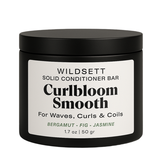 Curlbloom Smooth is formulated with jojoba oil, babassu, and plant-based BTMS to hydrate, soften, and bring out your natural curl pattern. Panthenol and oat protein enhance strength and bounce, while a subtle botanical scent makes every wash a sensory ritual.