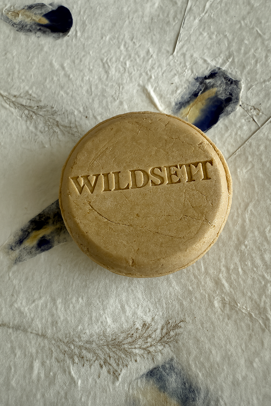 Weightless volume meets gentle clarity.


VOLUMELIFT CLEANSE is your go-to bar for flat or oily-prone hair in need of balance, body, and bounce. With a purifying blend of clay and coconut-based cleansers, this solid shampoo lifts at the roots without stripping your strands.
